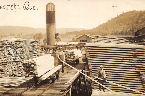 Moulin à scie, Fassett, vers 1915 / Sawmill, Fassett, c.1915