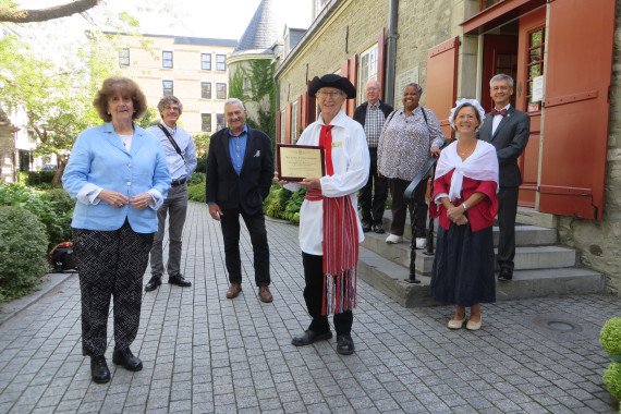 QAHN representative Sandra Stock (left) presented the 2021 Evans Award to a costumed Jim Kyle of the Château Ramezay English-speaking Guides Association