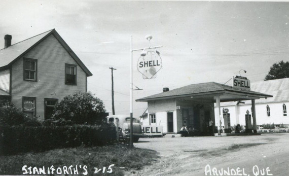 Arundel -- Station d'essence Shell, vers 1950 / Shell Gas Station, c.1950