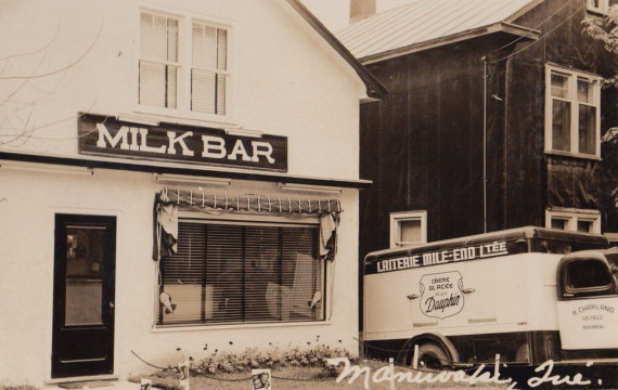 Bar laitier, Maniwaki, vers 1950 / Milk Bar, Maniwaki, c.1950