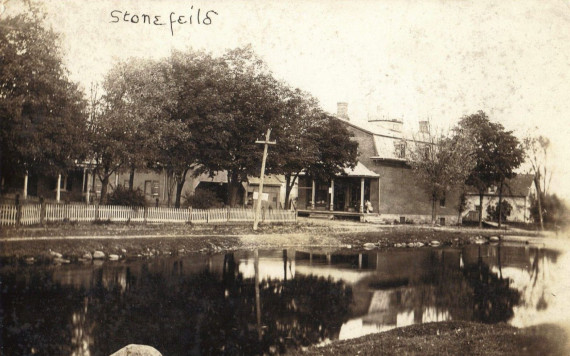 Stonefield et Rivière des Outaouais, vers 1920 / Stonefield and Ottawa River, c.1920