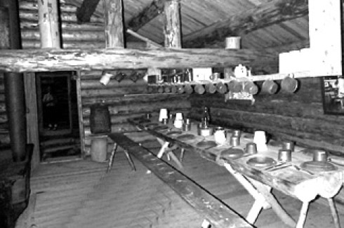 Salle à manger / Cookhouse table