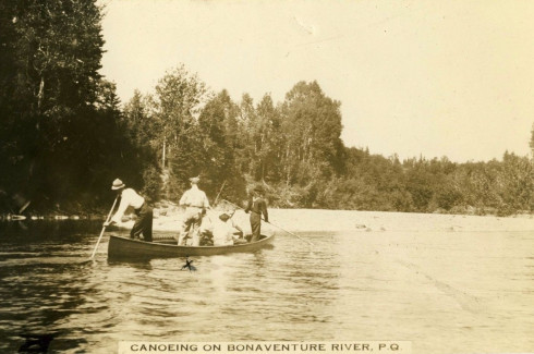 "Canoeing on Bonaventure River" (Canoé sur la rivière Bonaventure), c.1920 / v. 1920