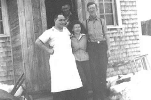 Employés, Mont Berry / Staff at Berry Mountain (1947)