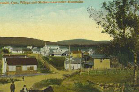 Village et gare / Village and railway station