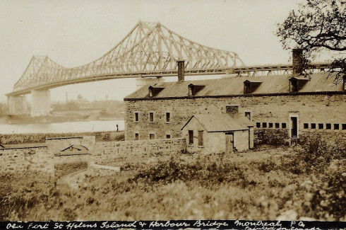 Vieux fort et Pont Jacques-Cartier, Ile Sainte-Hélène, vers 1930 / Old fort and Jacques Cartier Bridge, St. Helen's Island, c.1930
