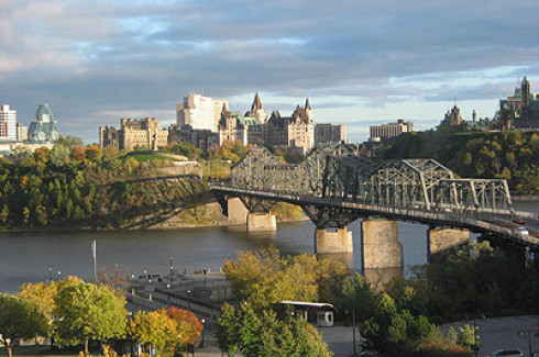 Ottawa et pont, de Hull / Ottawa and bridge, from Hull