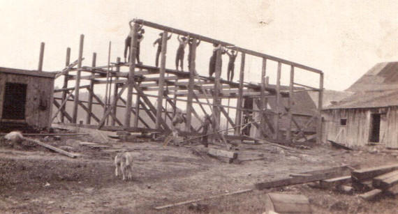 Barn raising, Rawdon, c.1912. (Photo - courtesy of Beverly Prud'homme)