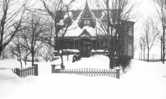La maison de Patrick Martin Wickham au 408 (aujourd'hui 652) avenue Victoria, vers 1905. (Photo – collection d'Aurelie Wickham Farfan