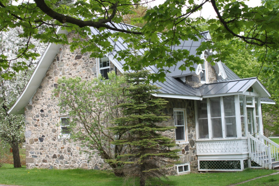 Opposite the Anglican Church is the old rectory. This fine fieldstone house, with its curved French-Canadian style roof, dates to 1853.