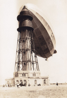 Dirigeable R-100, Aéroport de Saint-Hubert, / R-100 Blimp, St. Hubert Airport, 1930