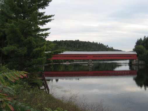 Wakefield Covered Bridge. The covered bridge crosses the Gatineau River near Fairbairn House and it can be seen in the distance from the main street of the village, making it a top feature on heritage tours. First built in 1915, the bridge was rebuilt in 1997 following a decade-long project by community volunteers. From the bridge there are spectacular views of the river, and its east side gardens and staircase lead to a swimming area a few feet away. The bridge connects the house to the village and is a cr