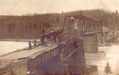 Réparation du pont sur la rivière des Outaouais / Repairing the bridge over the Ottawa River