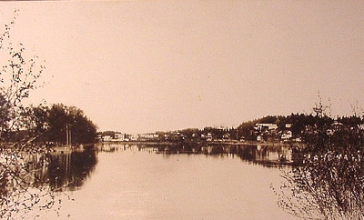 Maniwaki -- la rivière, vers 1930 / The River, c.1930
