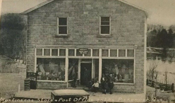 "Martineau's Store and Post Office on the Pickanock" (Magasin Martineau et bureau de poste sur la Picanoc), c. 1925/ v. 1925