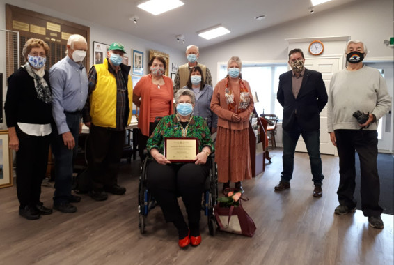 QAHN President Grant Myers (2nd from right) paid a visit to the Hemmingford Archives to present Mary Ducharme (seated) with the 2020 Marion Phelps Award. Photo - M. Farfan.