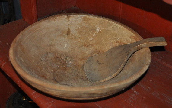 Butter paddle and butter-working bowl, c.1880.
(Missisquoi Historical Society Collections)