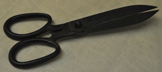 Ciseaux coupe-tailleur, vers 1860. 
(Collections de la Société d'histoire de Missisquoi)