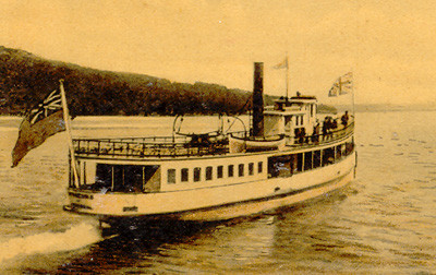L'Anthemis, bateau à vapeur sur le lac Memphrémagog (v. 1915) / The Anthemis, a steamboat on Lake Memphremagog (c.1915)