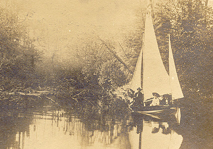 Sur la rivière Victoria - lac Mégantic (v. 1900) / On Victoria River, Lake Megantic (c.1900)
