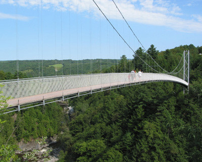 Le plus long pont pédestre  suspendu au monde / World's longest suspended pedestrian bridge