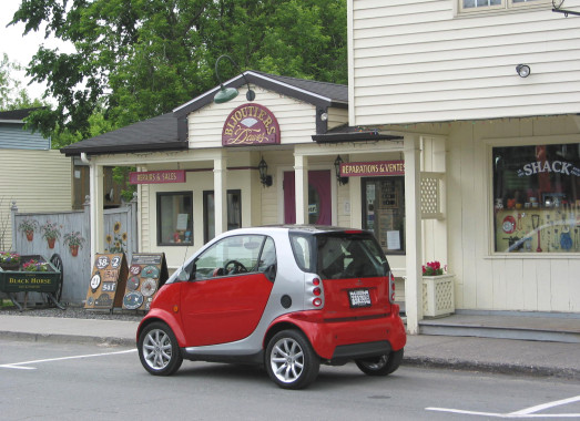 Chemin Lakeside / Lakeside Road
