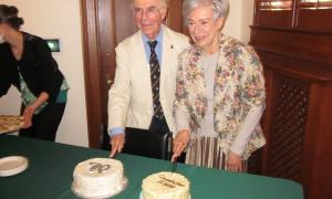 Atwater Library celebrates Queen’s Platinum Jubilee with awards and cake