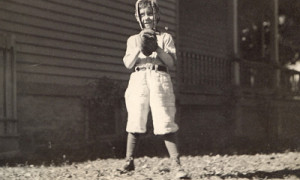 Partie de baseball au camp / Playing Baseball at Camp