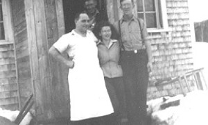 Employés, Mont Berry / Staff at Berry Mountain (1947)