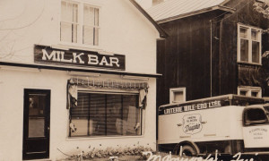 Bar laitier, Maniwaki, vers 1950 / Milk Bar, Maniwaki, c.1950