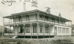 Hôtel de ville, v.1910 / Town Hall, c.1910