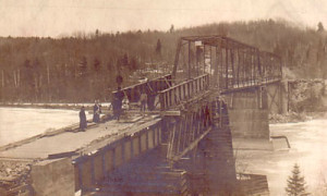 Réparation du pont sur la rivière des Outaouais / Repairing the bridge over the Ottawa River