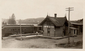 Gare du Canadien Pacifique / Canadian Pacific Railway station, Campbell's Bay, vers / circa 1920