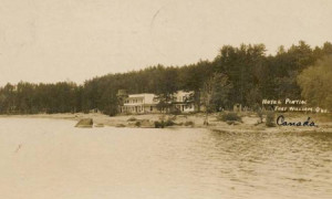 L'hôtel Pontiac, de la rivière / Hotel Pontiac from the River