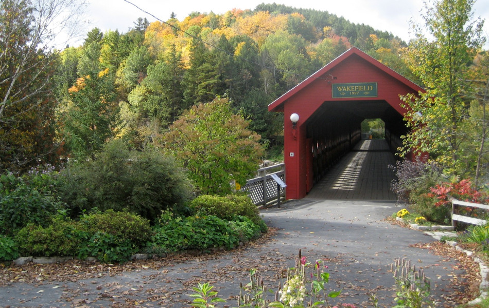 Entrance gardens at east end of the covered Bridge. (Photo - Anita Rutledge)