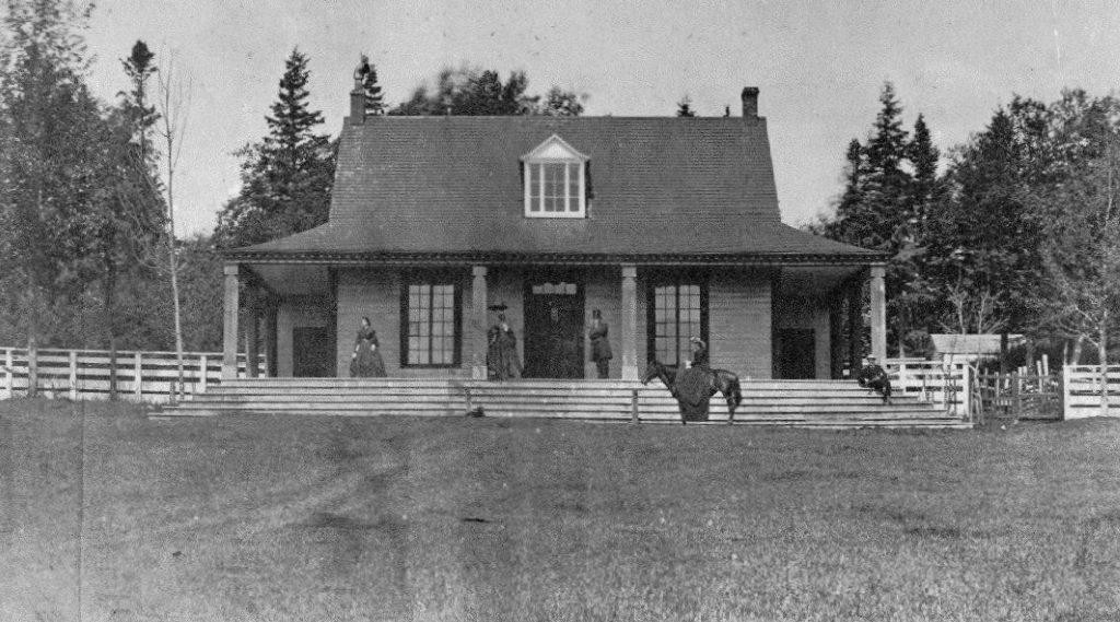 The Thompson House, constructed around 1838. 
Photograph. Normand Desjardins Collection. 
Kempffer Cultural and Interpretation Centre.

In 1893, the traveler Raoul Renault asserted that the sumptuous appearance of New Carlisle denoted the presence of people in better fortune than elsewhere in Gaspesia. He affirmed, "The main characteristic of this village is the neatness that is seen everywhere. All of the properties are surrounded by a nice trim fence; the residences and their surroundings are well m