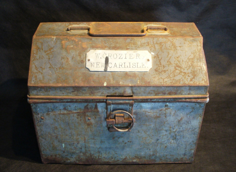 Lunch box of W. Crozier. First half of 20th Century. 
Évariste Babin Collection. Kempffer Cultural and Interpretation Centre. 

In 1876, at the moment when the railway line opened between Sainte-Flavie and Campbellton, Gaspesians found a lot of hope when their isolation lessened, through the development of a Gaspesian line connected to the inter-colonial. However, the construction of the Matapedia-Paspebiac section would become a veritable saga marked by the embezzlement of funds, strikes, bankruptcy of
