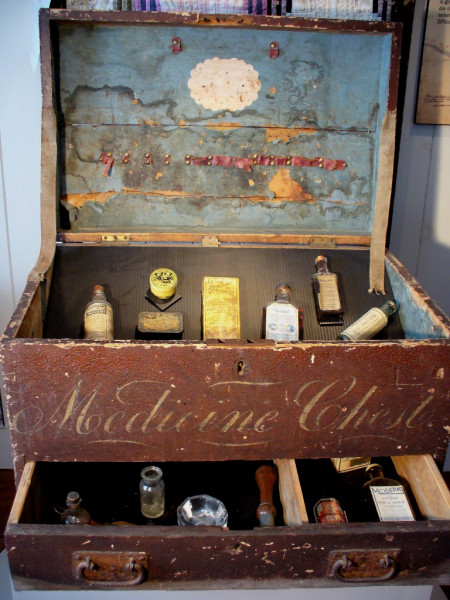 Medicine Chest, 19th century.
Normand Desjardins Collection. 
Kempffer Cultural and Interpretation Centre. 

At the end of the 18th century and the beginning of the 19th century, in the absence of doctors and pharmacists, each family of colonists probably had a medicine chest in order to look after its family unit. This type of chest could also have been used by doctors. Certain families even grew their own medicinal herbs. The largest were used on boats, and the Captain had the responsibility of fillin