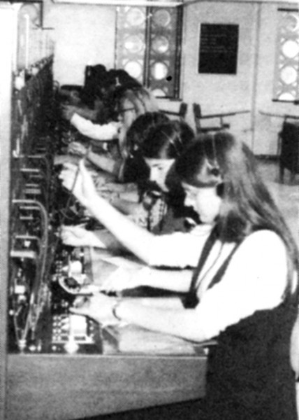 Telephone operators, first office of Quebec Telephone. St. Etienne Parish, Municipality of New Carlisle Collection.

On September 12, 1906, under the leadership of John Hall Kelly, the Bonaventure and Gaspe Telephone Company was founded. The switchboard was first installed in the residence of telephone operator Lillian Smollett, then in the call centre situated on Main Street. The Head Office and the telephone Central were located in New Carlisle and served Bonaventure and Paspebiac. The telephone Central