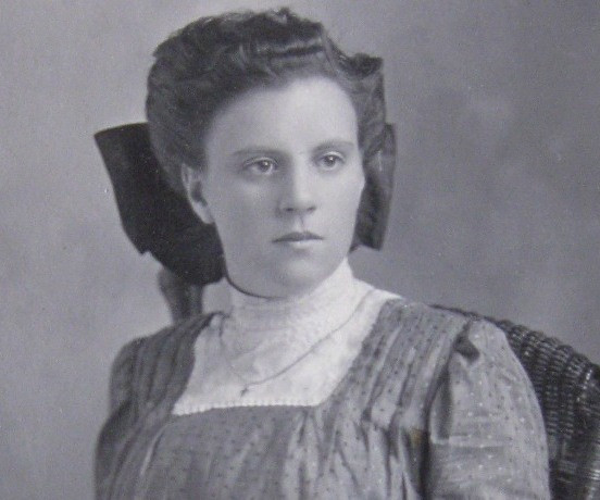 <strong>MERTLE CHUTE, PORTRAIT.</strong>
Mertle Chute was a pupil at the Sawyerville School in the early 1900s.
(Compton County Museum Collection)