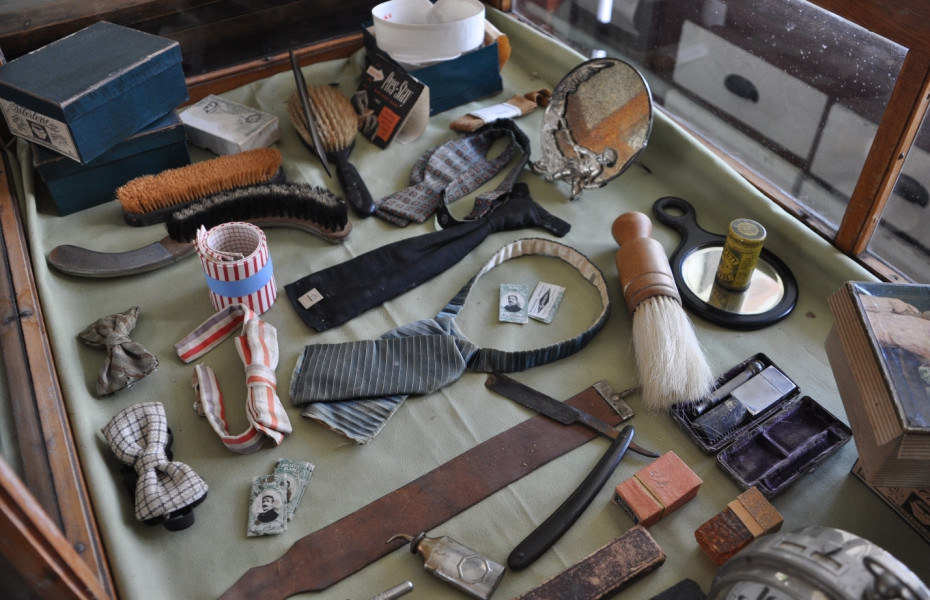 Men's accessories from Hodge's Store, c.1930s-1940s.
According to The Bedford Times of 1879, in the Joseph Landsberg store, located in Frelighsburg between 1871 and 1881, "gentlemen's attire and accessories" were located on the second floor, along with carpets, oilcloths and wallpaper. (Missisquoi Historical Society Collections)