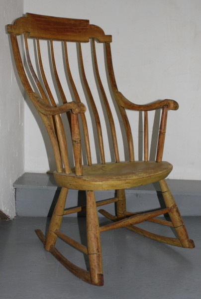 Rocking Chair, c.1790.
Owned by the Freligh family, Frelighsburg.
In 1793, Theodus Owens "squatted" on lot 30 in St. Armand East without title and initiated the clearing of what was to become the site of the first gristmill in Frelighsburg. Later that same year, a 21 year old Minard Harris Yeoumans legally purchased lot 29 east and 30 south from the St. Armand Seigneury landowner Thomas Dunn. Minard Yeoumans established a sawmill on the south side of the Pike River and a gristmill on the opposite bank
