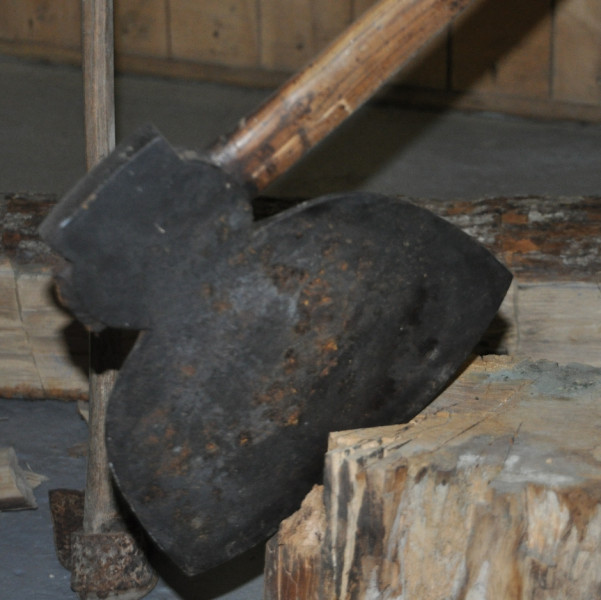 Broad Axe used to fell trees in the Missisquoi County wilderness, c. 1790. 
(Missisquoi Historical Society Collections)